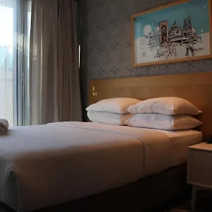 2* Hotel Four-g